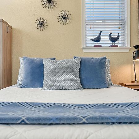 Retro Retreat In Dtsp - Explore The Downtown Area St. Petersburg Exterior foto